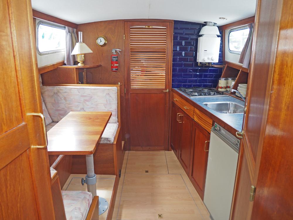 Saloon, Accommodation